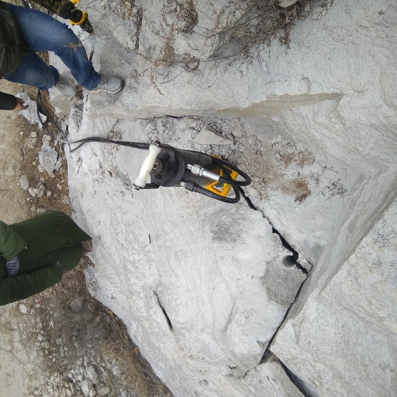 Handheld rock splitter advantage