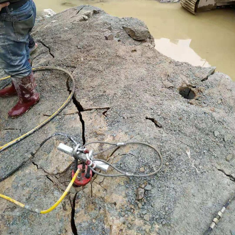Piston rock splitter advantage