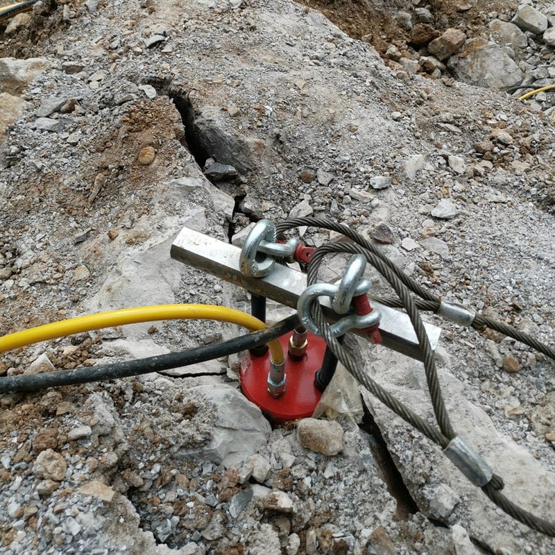 Piston rock splitter advantage