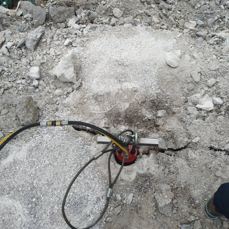 Piston rock splitter advantage