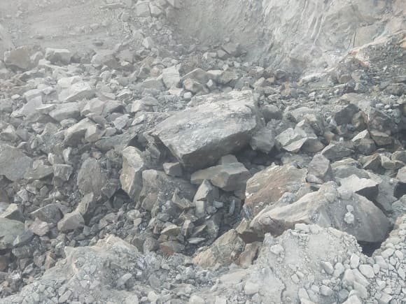 Hematite Mine: Efficient Co2 Rock Breaking Solution for Blasting Restrictions