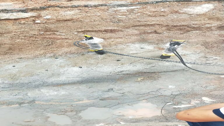 Residential Limestone Removal: DL250 Rock Splitter Solved 800m Residential Limestone Road Construction Problems
