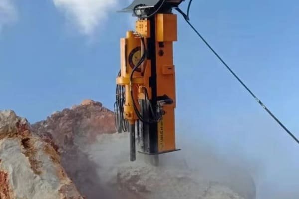 Restricted blasting rock removal hydraulic integrated rock drill and splitter machine for restricted blasting rock removal