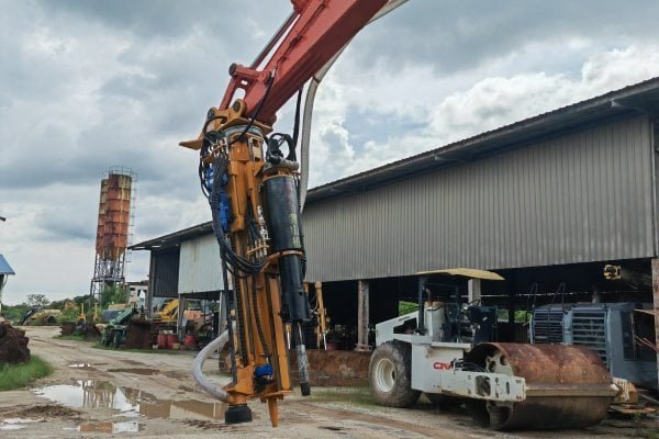 Integrated drilling and splitting machine for restricted-blasting projects integrated drilling and splitting machine for restricted blasting excavation